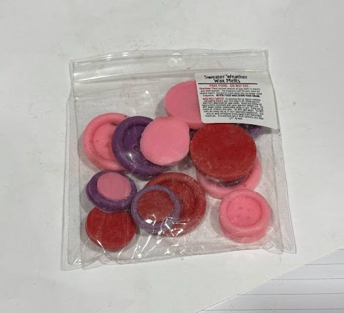 
                  
                    CUTE AS A BUTTON | Sweater Weather wax melts |  Sweater & buttons | 1 oz SAMPLE
                  
                