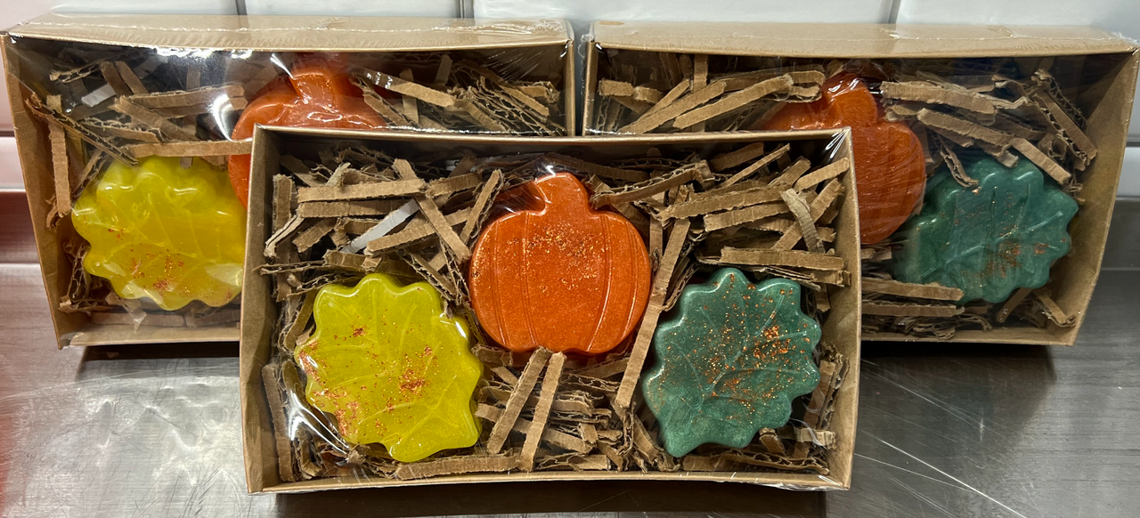 
                  
                    AUTUMN WOODS Fall Pumpkin & Leaves | 9 oz | 3 Soap Bar Gift Set
                  
                