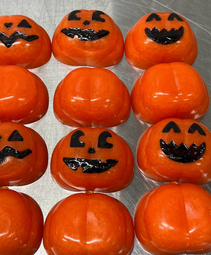 
                  
                    Halloween PUMPKIN LOOFAH soap bar, 3.75 oz | Pumpkin Pretzel Latte scent
                  
                