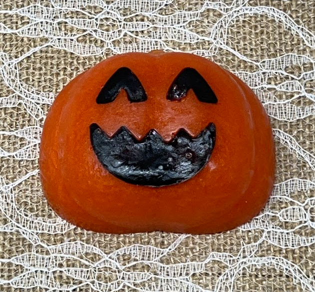 
                  
                    Halloween PUMPKIN LOOFAH soap bar, 3.75 oz | Pumpkin Pretzel Latte scent
                  
                