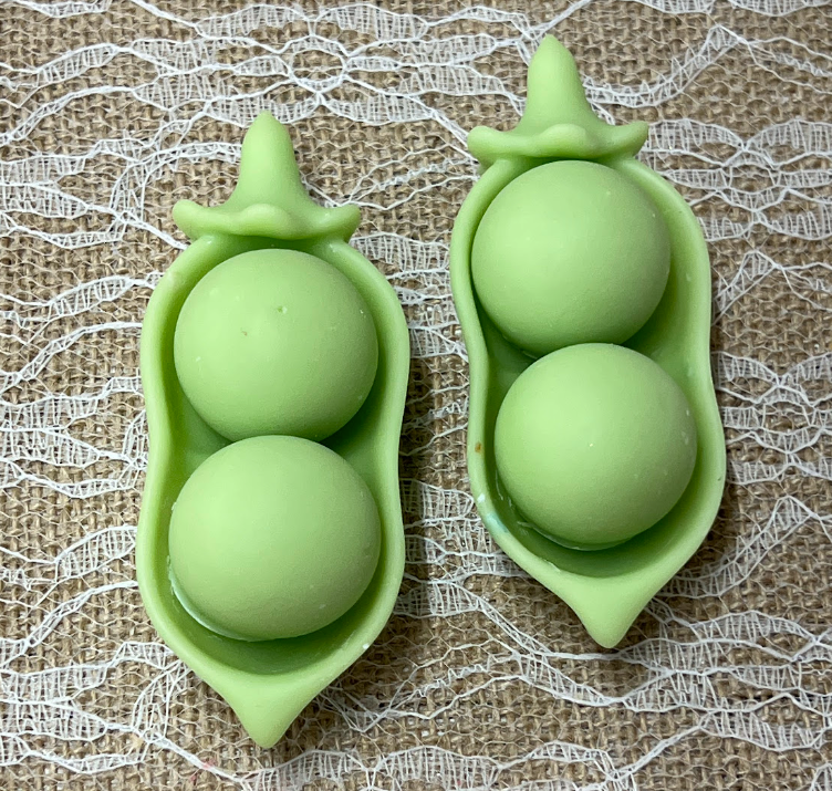 
                  
                    TWO PEAS IN A POD Realistic Wax Melts | Sweet Pea scent | 3 oz
                  
                