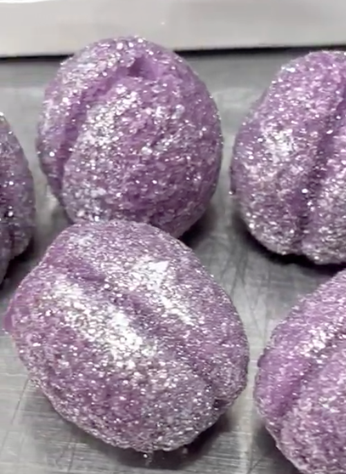 
                  
                    SUGAR PLUMS realistic wax melts | Fake Food | Christmas
                  
                