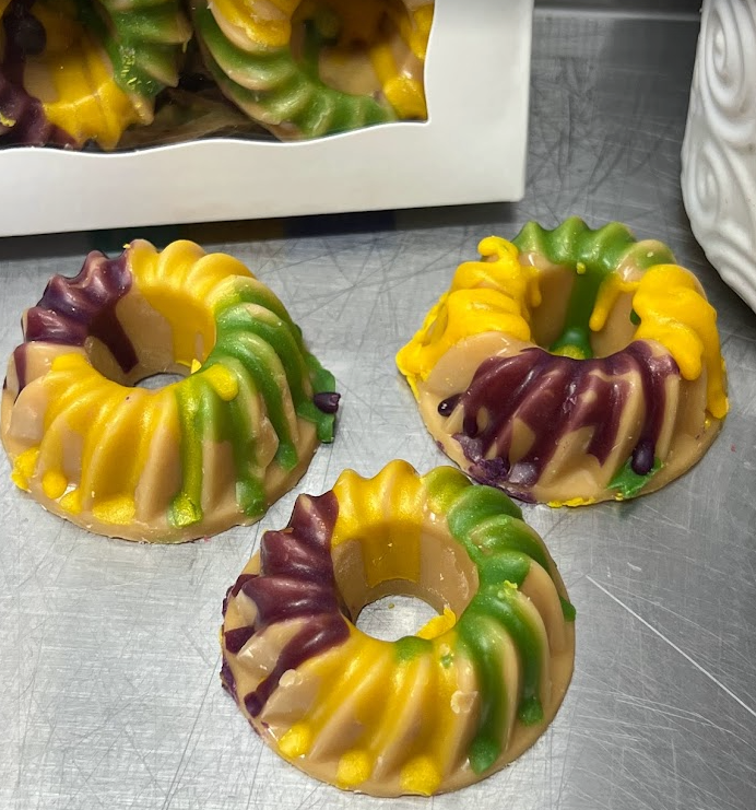 
                  
                    MARDI GRAS King Cakes mini bundt cake wax melts | Cinnamon Bun | 4 Melts | 4.5 oz
                  
                