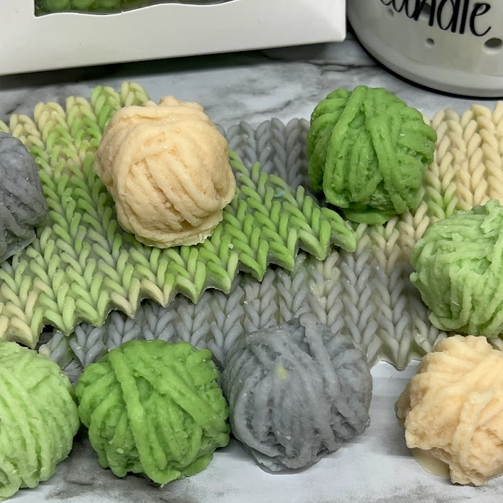 
                  
                    YARN ADDICT wax melts | Clean Cotton Scent | Balls of Yarn | Knit Crochet  | 5.25 oz
                  
                