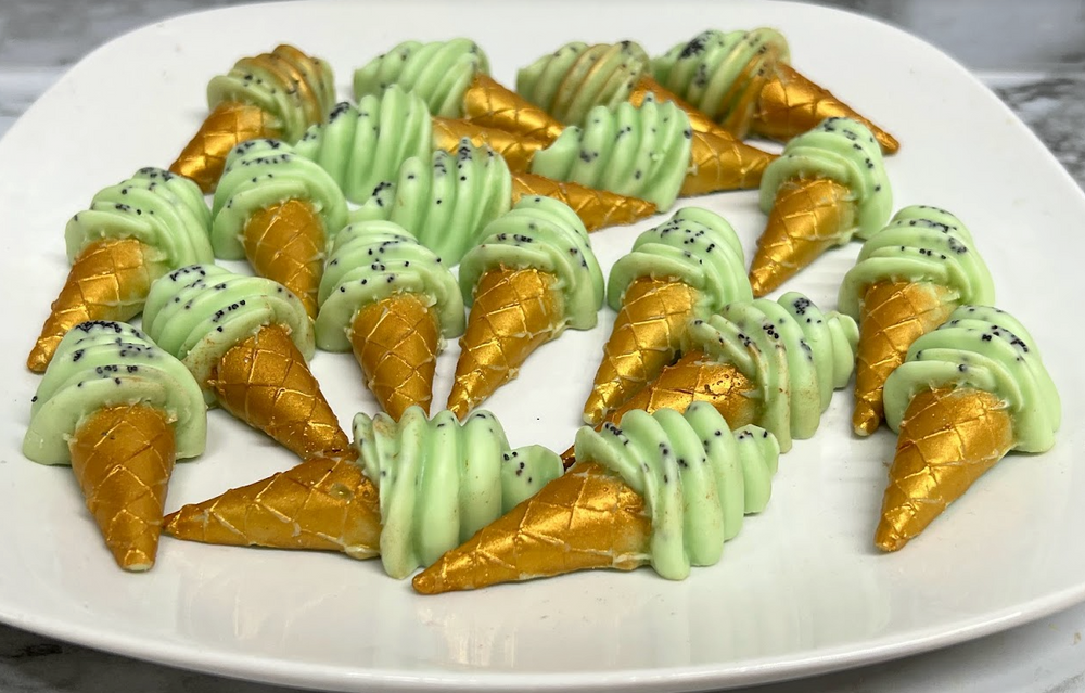 
                  
                    MINT CHOCOLATE CHIP ICE CREAM CONES wax melts | 9 Melts | 4 oz
                  
                
