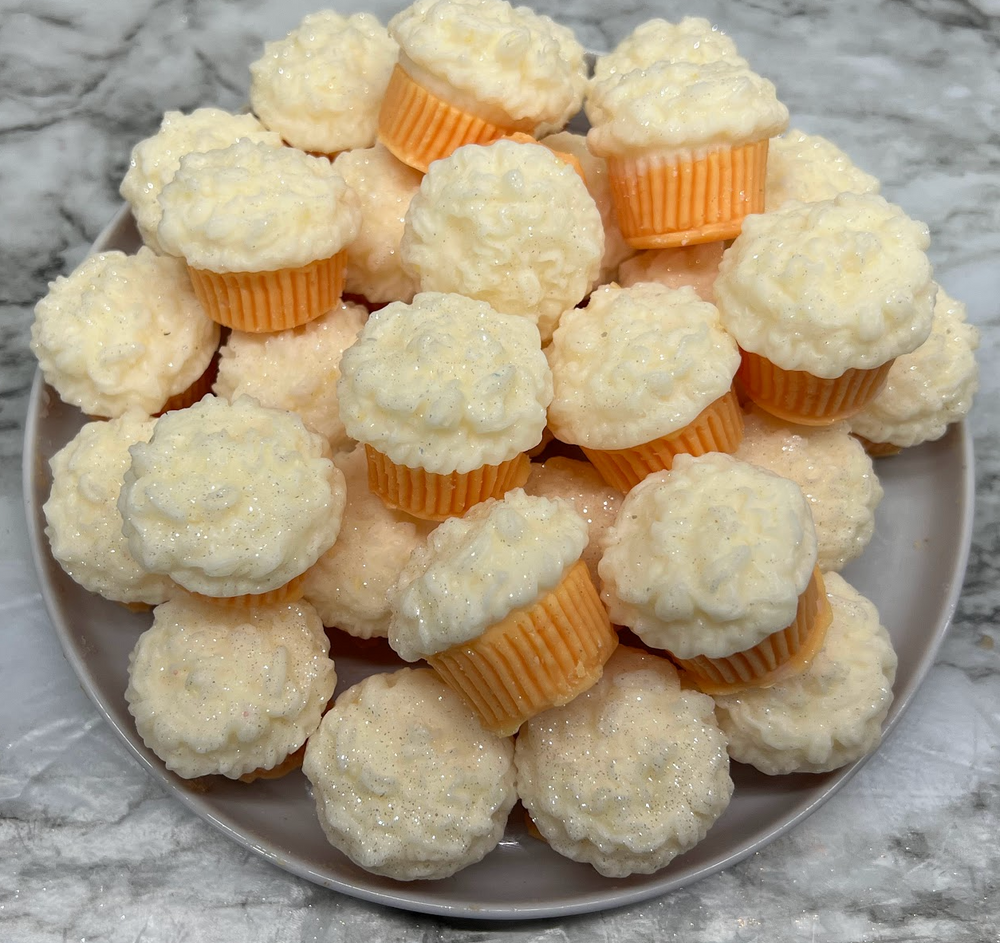 
                  
                    Mini PUMPKIN CUPCAKES | Pumpkin Cake Buttercream scent | 6 Wax Melts | 5.25 oz
                  
                