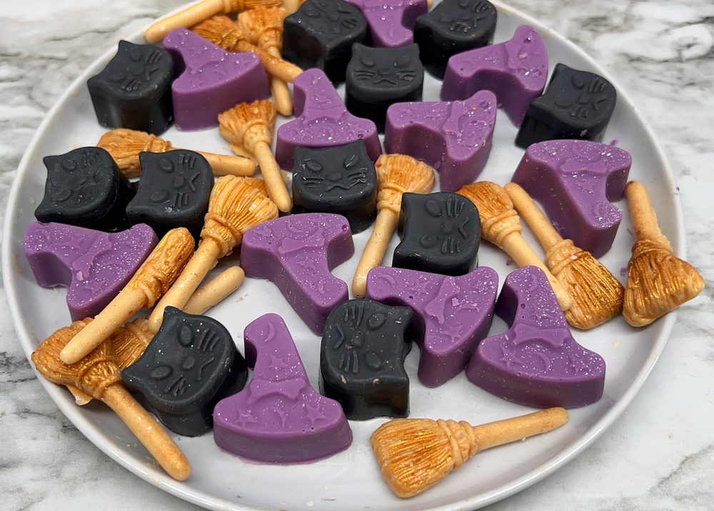 
                  
                    HOCUS POCUS inspired wax melts | Witch Hats, Broomsticks, Black Cats | 5 oz
                  
                