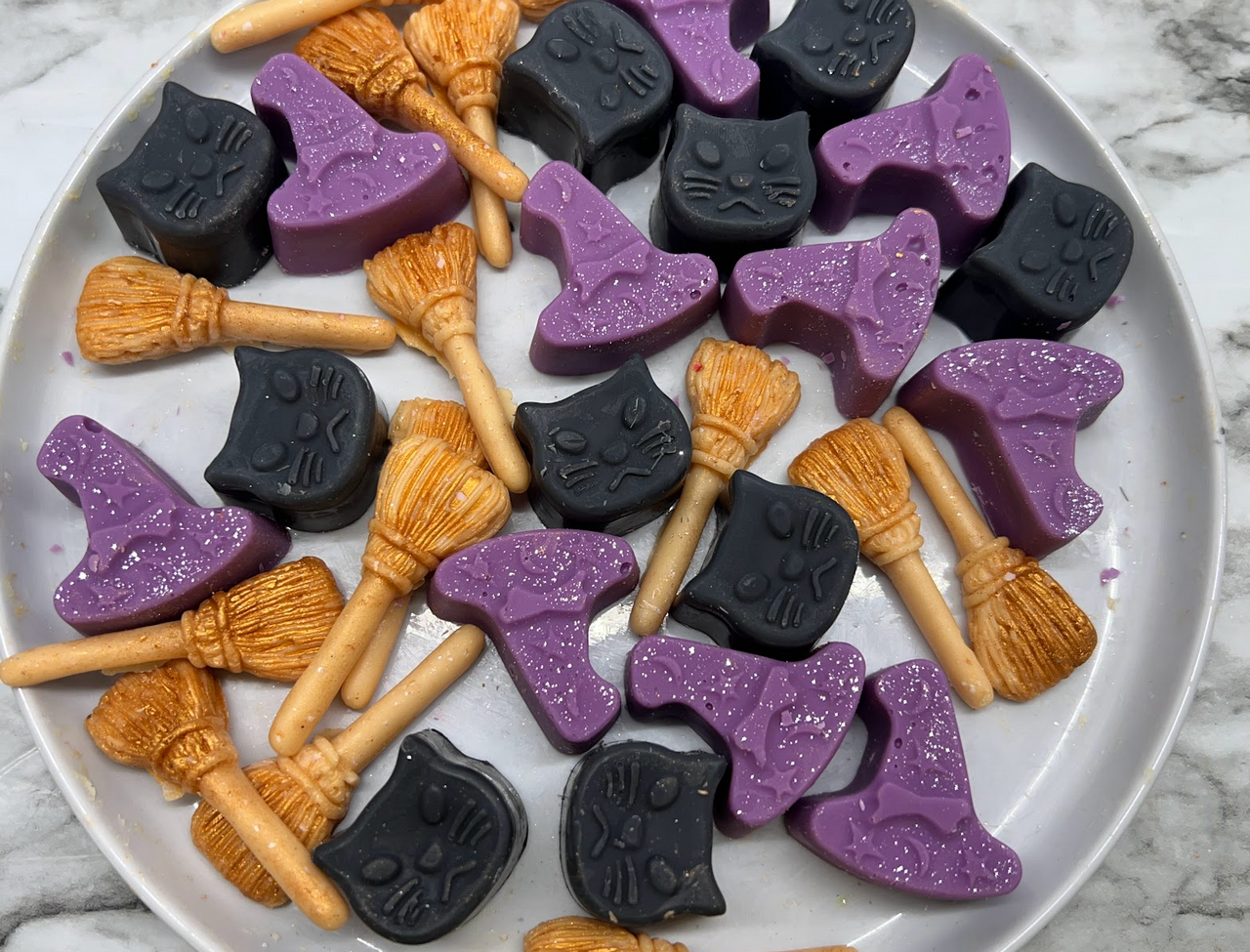 
                  
                    HOCUS POCUS inspired wax melts | Witch Hats, Broomsticks, Black Cats | 5 oz
                  
                