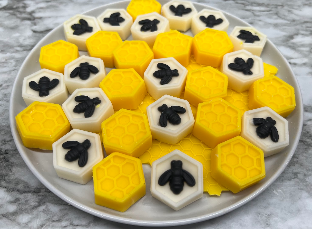 
                  
                    OH BEE-HAVE!  wax melts | Bees Beehive Honeycomb | Honey Almond scent | 5 oz
                  
                